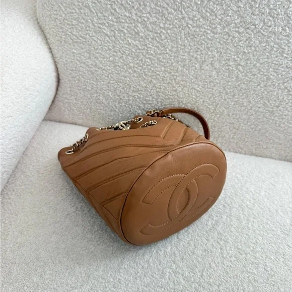 Authentic Chanel Bucket Bag GHW - Picture 6 of 9